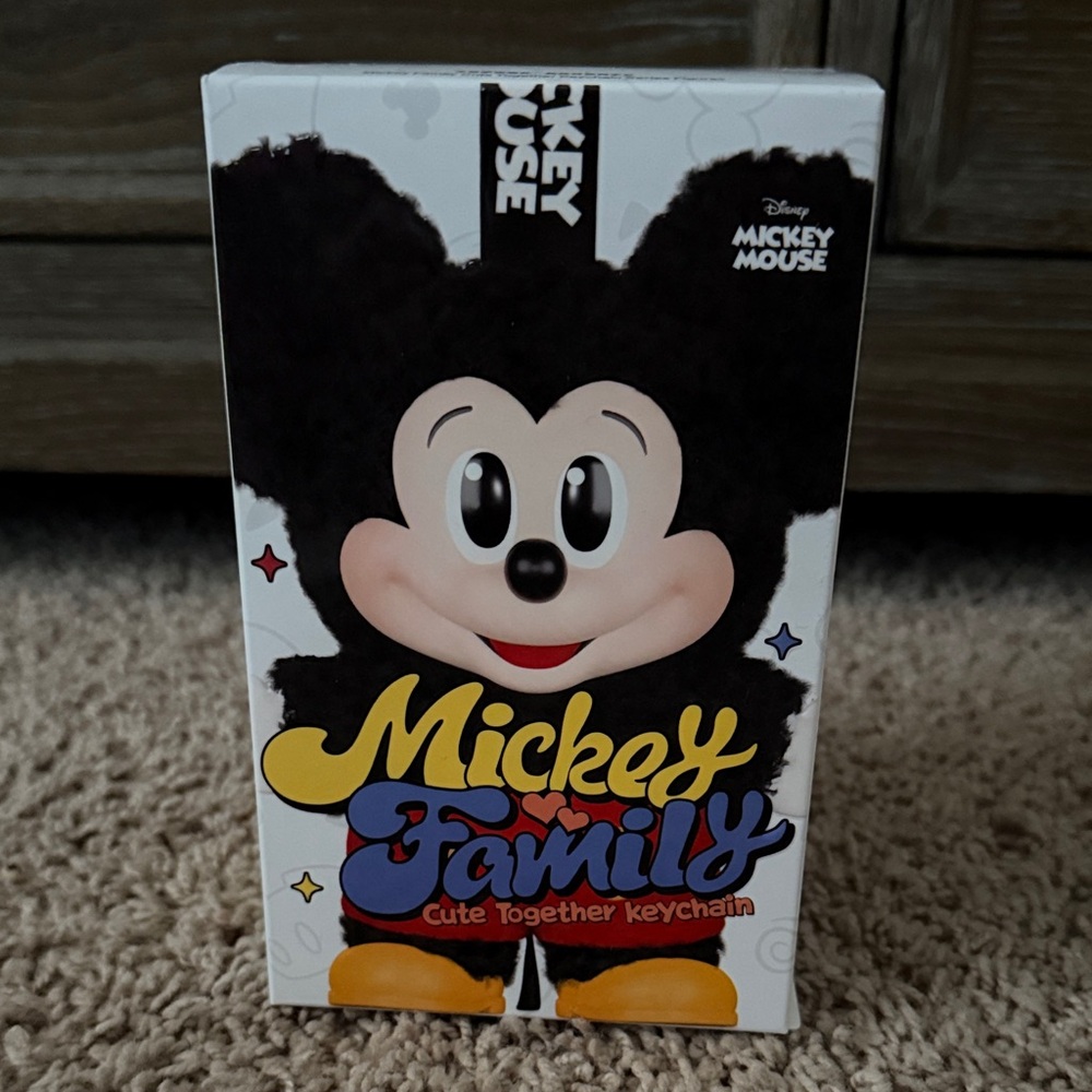 Pop Mart Mickey Family Cute Together Keychain - Dale